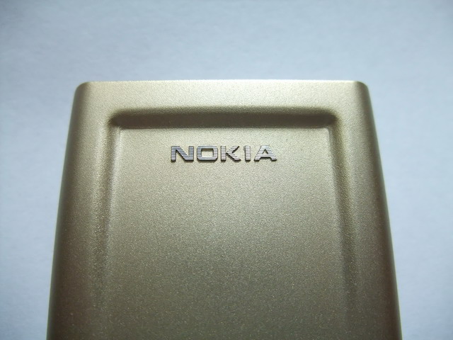 Nokia_8850_BatteryCover_Gold_03.JPG